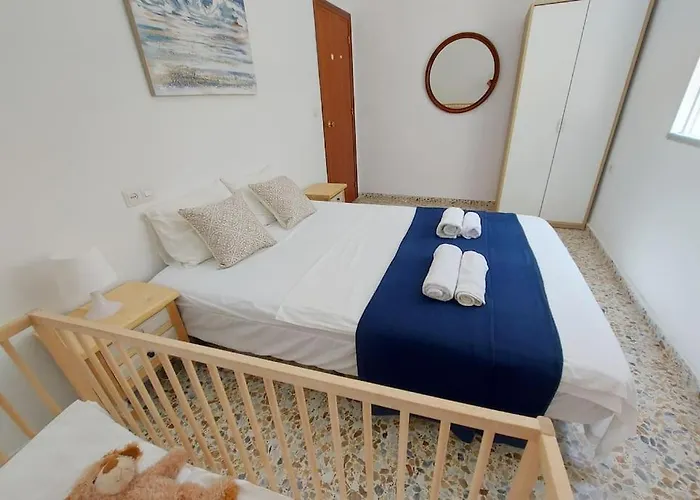 Spacious Flat 100m From Beach-nerja-spain * نيرخا