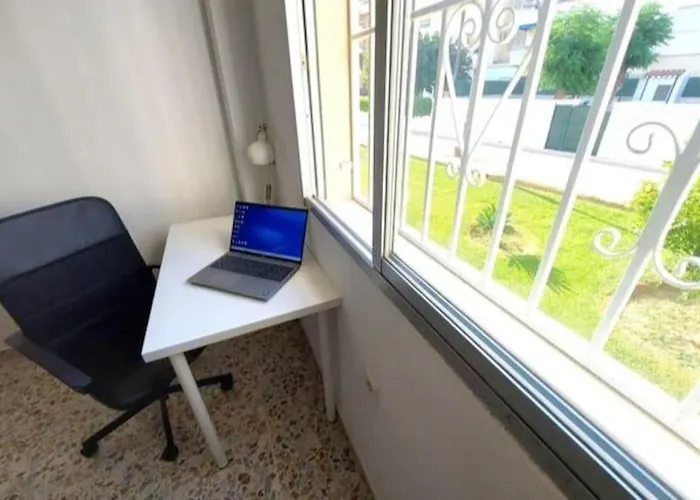 Spacious Flat 100m From Beach-nerja-spain شقة نيرخا