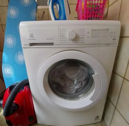 Spacious Flat 100m From Beach-nerja-spain *