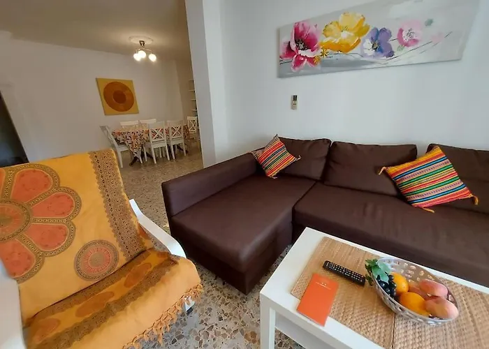 Spacious Flat 100m From Beach-nerja-spain شقة