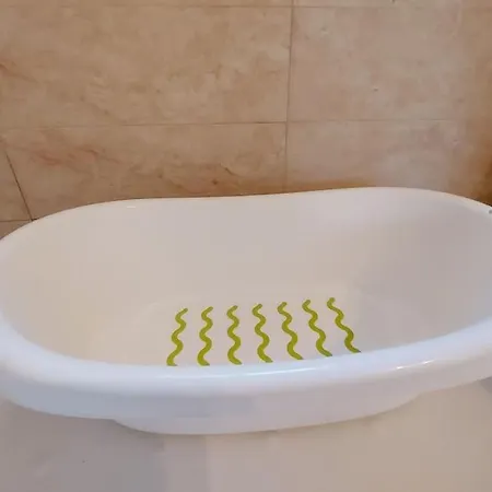 Spacious Flat 100m From Beach-nerja-spain