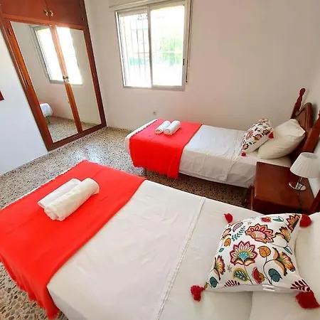 Spacious Flat 100m From Beach-nerja-spain Lägenhet *