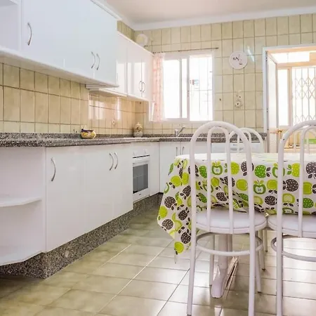 Spacious Flat 100m From Beach-nerja-spain Apartamento Nerja
