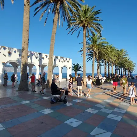 Apartamento Spacious Flat 100m From Beach-nerja-spain Nerja