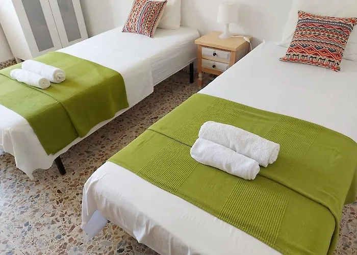 Spacious Flat 100m From Beach-nerja-spain Lägenhet