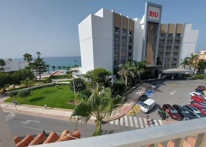 Spacious Flat 100m From Beach-nerja-spain * Нерха
