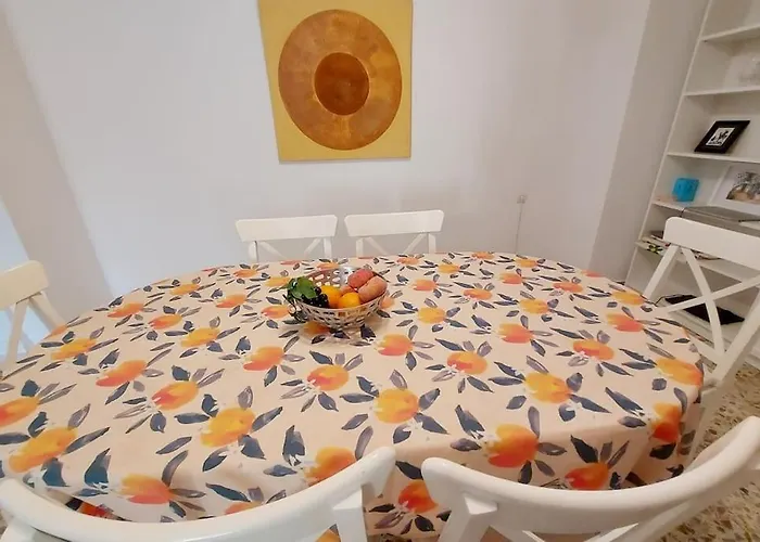 Spacious Flat 100m From Beach-nerja-spain Нерха