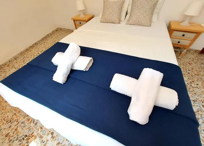 Spacious Flat 100m From Beach-nerja-spain Нерха