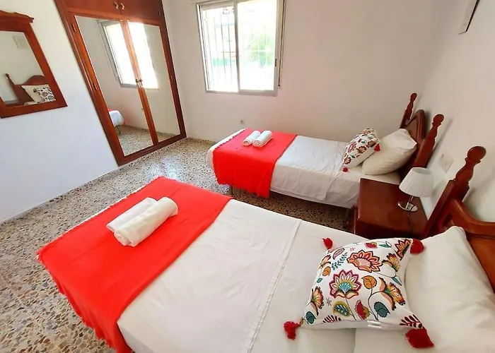 Spacious Flat 100m From Beach-nerja-spain Lägenhet *